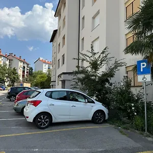  Apartment Tomy